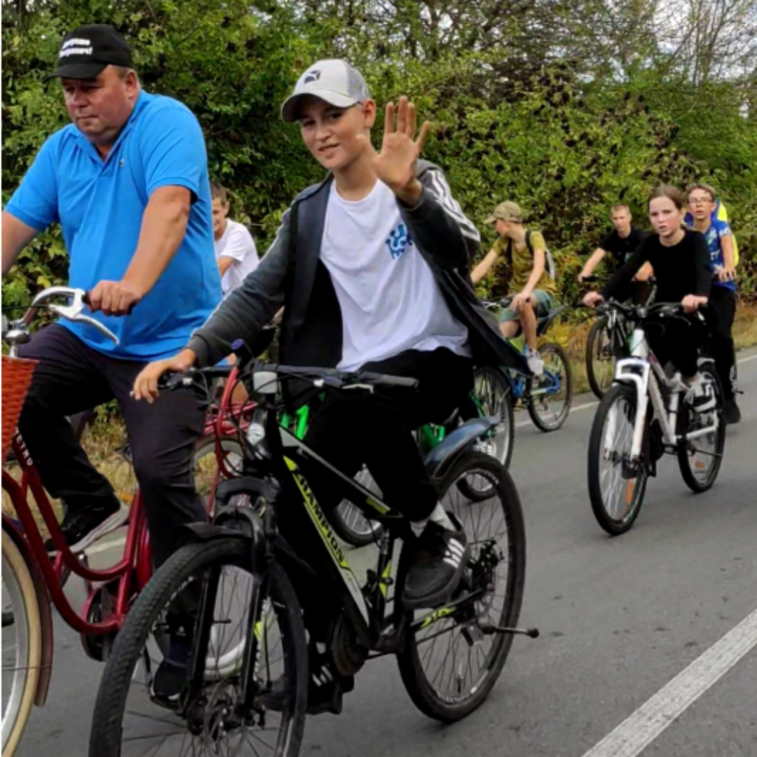 Детальніше про статтю Велопробіг до Дня фізкультури та спорту🚴‍♀️